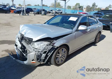 2008 Mercedes-Benz C 300 Luxury/Sport z USA, uszkodzony, nr VIN WDDGF54X98F060603